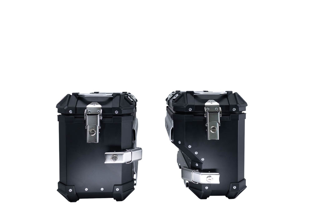 GPR TECH compatible with  Voge 900DSX 2024/2025 e5 GPR TECH Pair of side cases aluminum made with contoured right side, silver color with specific pannier black holder Capacity 38 LT. + 32 LT.