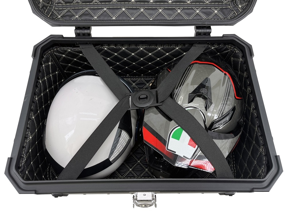 GPR TECH compatible with  Kawasaki Versys 650 2015/2016 e3 GPR TECH Top case in aluminum, silver color with specific plate included Capacity 55 LT.